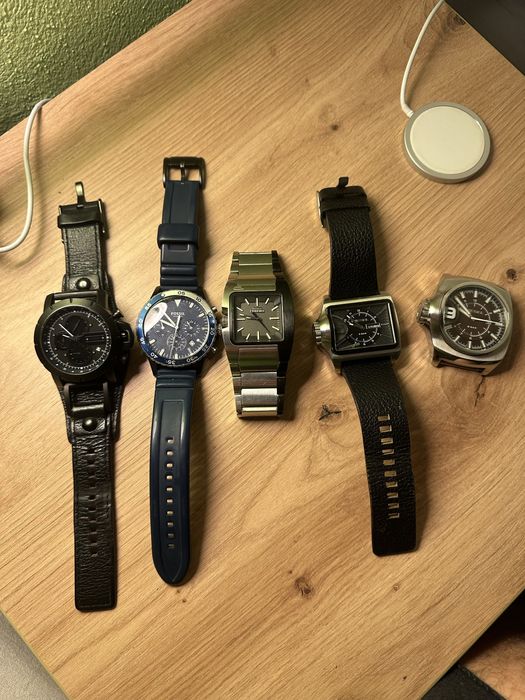 Dau la schimb  3 ceasuri diesel si 2 fossil in stare  foate buna