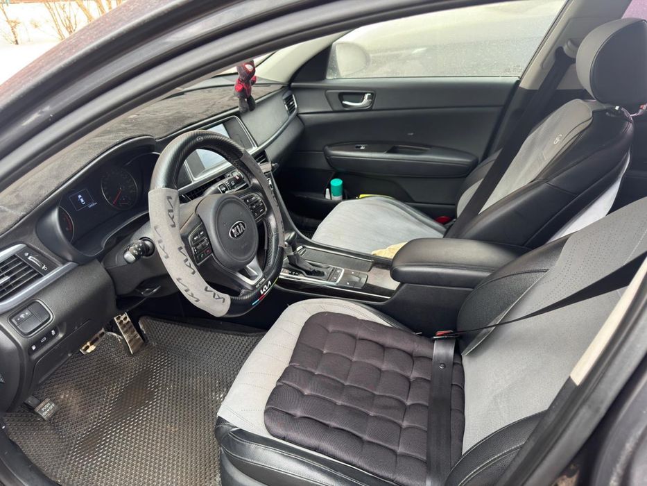 Машина киа К5 2016 года