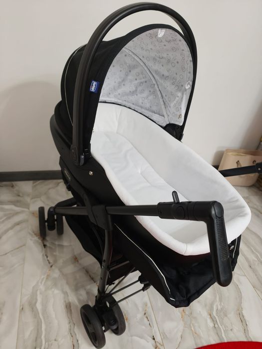 Carucior copil chicco trio sprint 3 in 1. Impecabil