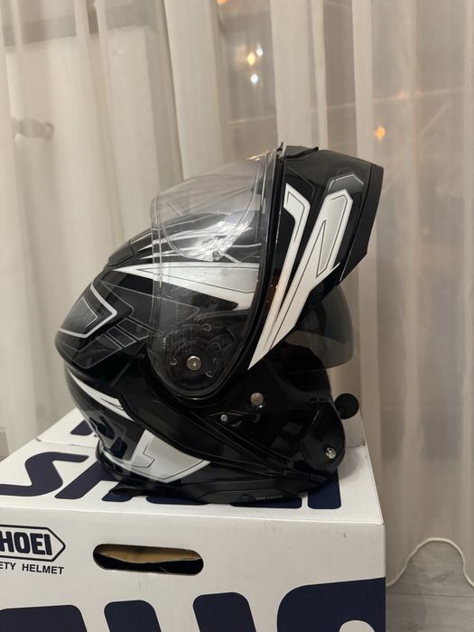 Casca SHOEI Neotec 3 flip-up + SENA SRL3 – mărimea M – ușor accidentată – 2500 lei