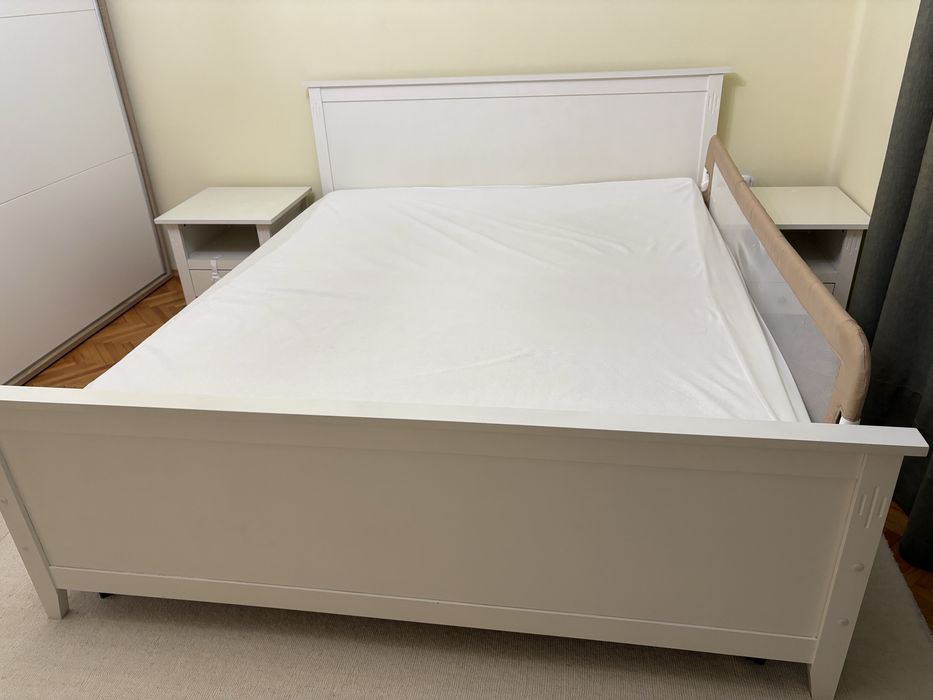 Vand pat 160x200 + 2 noptiere + saltea + somiera cu 5 picioare