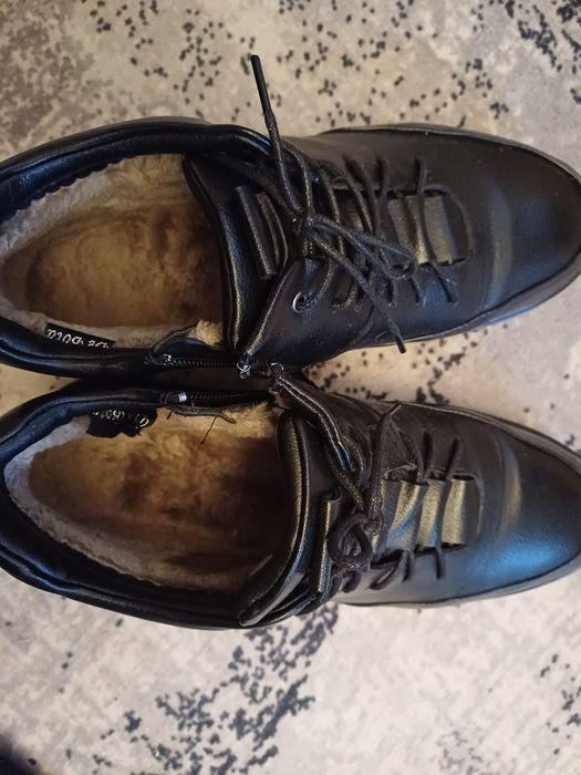 Продам зимние ботинки