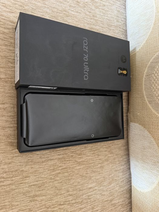 КАТО НОВ 512GB Motorola Razr 70 Ultra  Vivacom Гаранция 2028 г.
