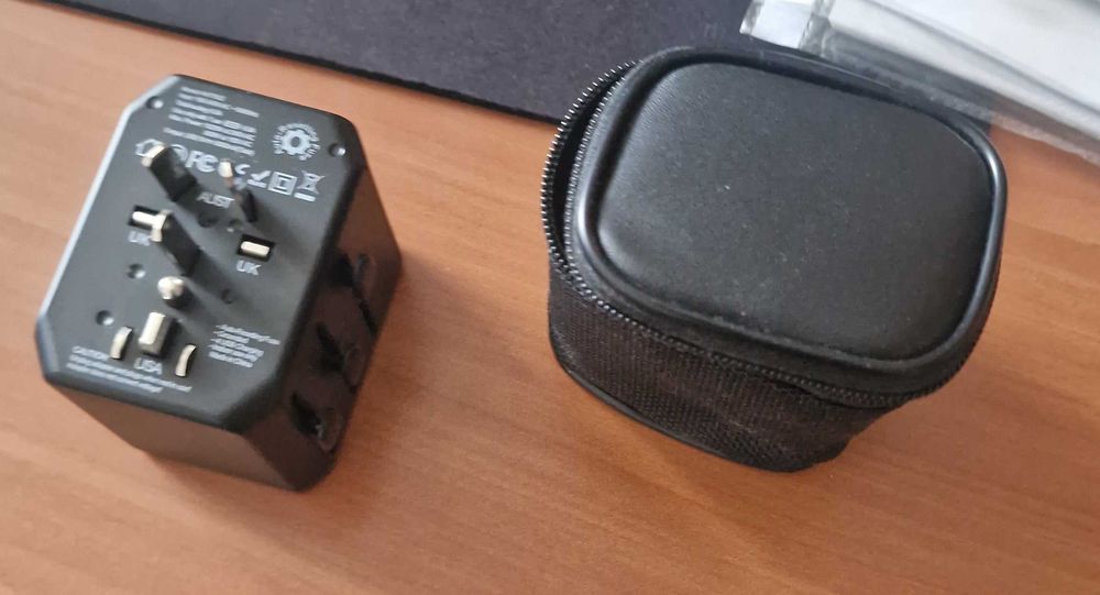 Adaptor de calatorie universal, 3 USB, 1 Type C, negru, 100-240V, 6A