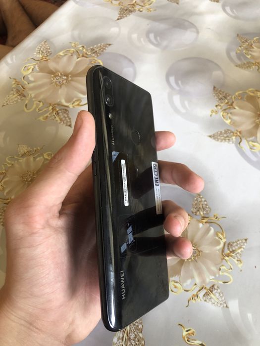 Телефон Хуавей пи смарт зед