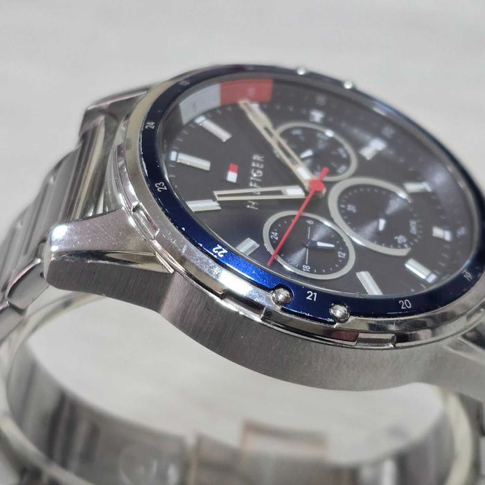 Часовник Tommy Hilfiger