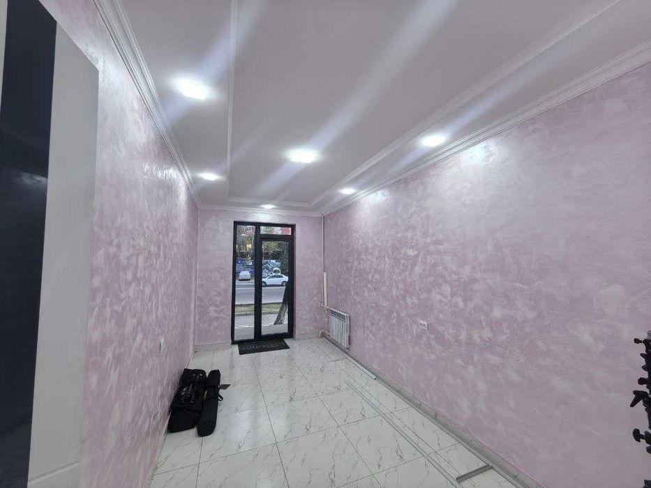 Продается нежилое помещение в Чиланзаре, вдоль дороги 75м2,