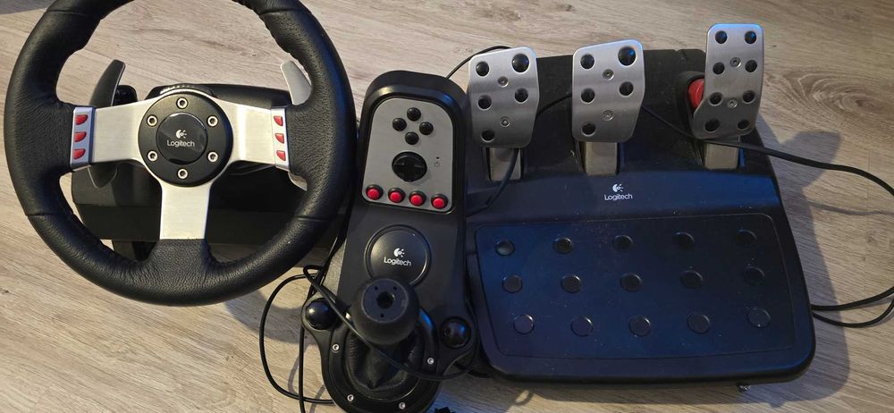 Volan cu padale si schimbator Logitech G27