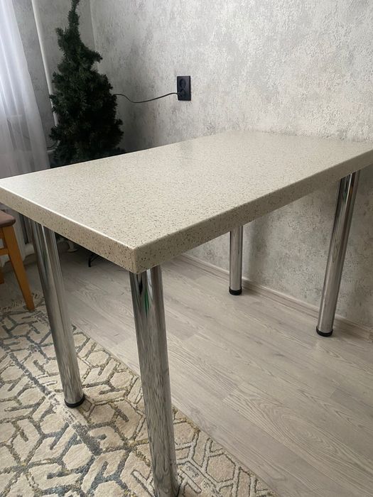 Кухонный стол продам