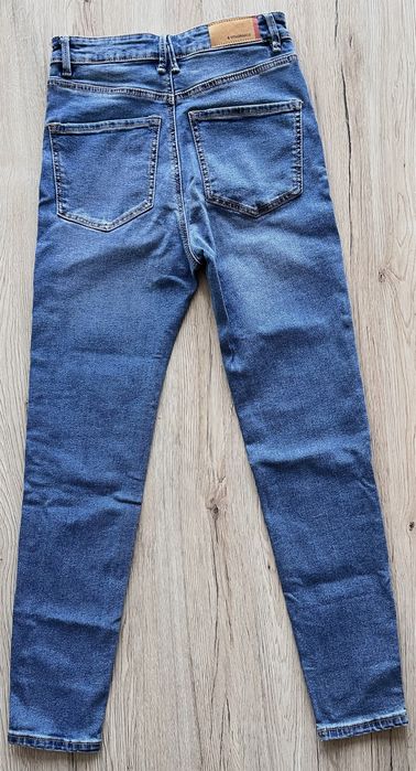 Дънки с висока талия от Stradivarius