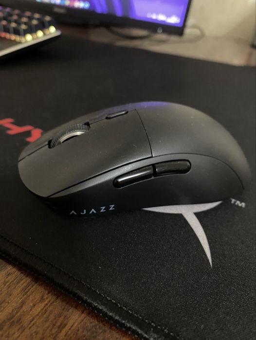 Продам клаву с мышкой ( + коврик )