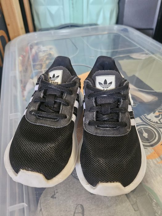 Детски adidas маратонки 22номер