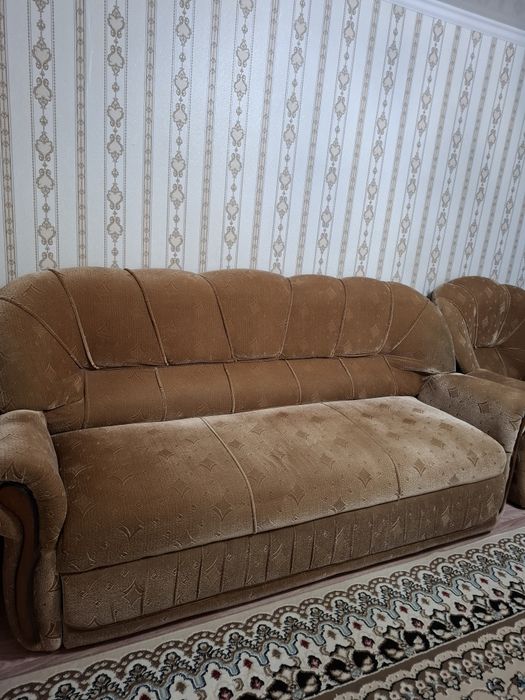Продам диван с креслами