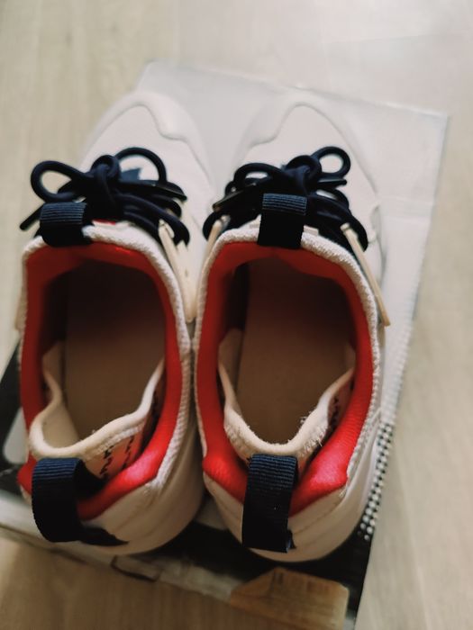 Продам кроссовки Fila