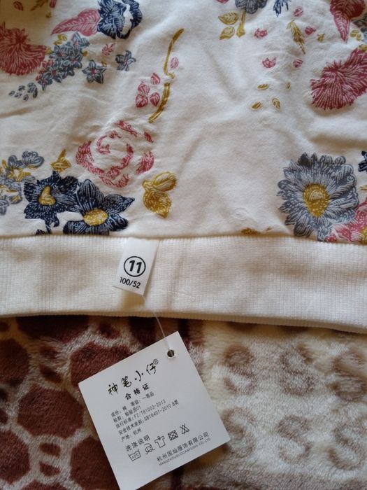 Детская кофточка новая на 3-4 лет.