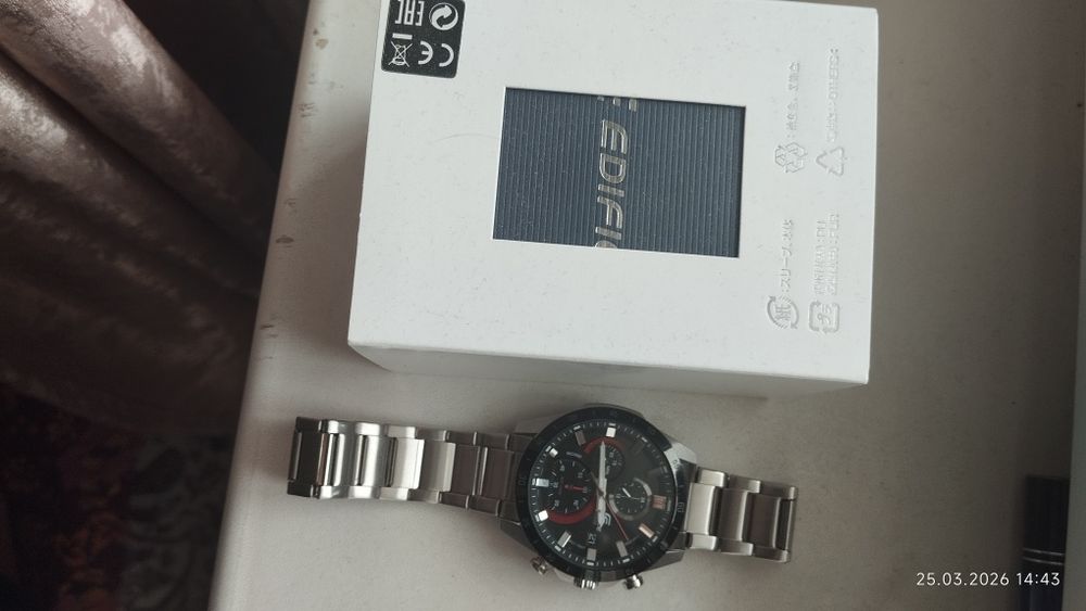 Часы кварцевые новый