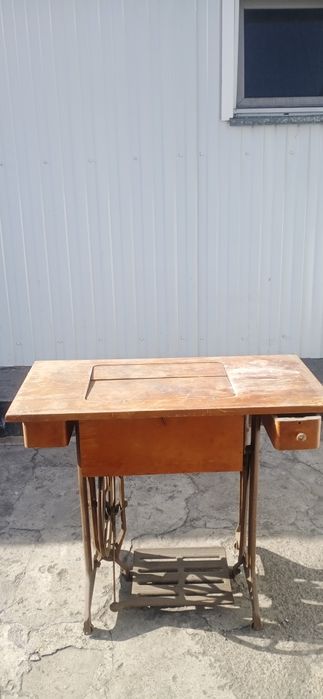 Продаю швейнный стол