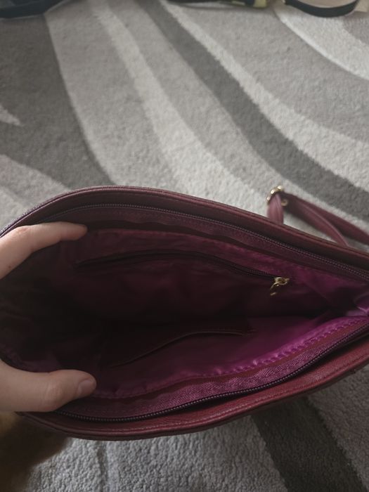 Червена Черна чанта