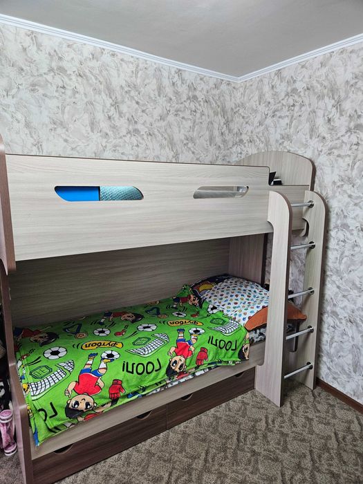 Продам двухярусную кровать