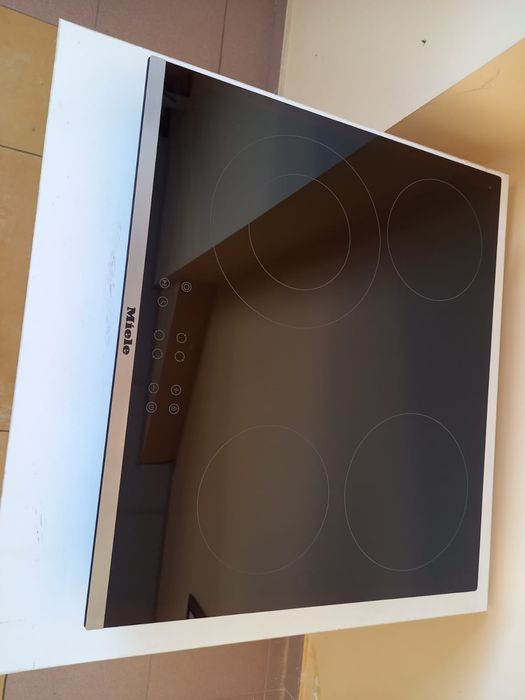 Керамичен плот Миеле/ Miele/ с 4 зони