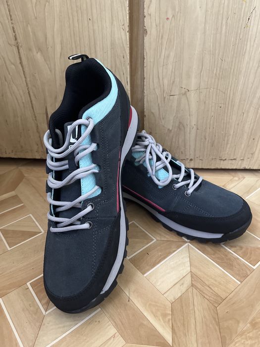 Кросовки спортивные