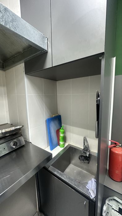 Продаётся готовая точка фастфуда.