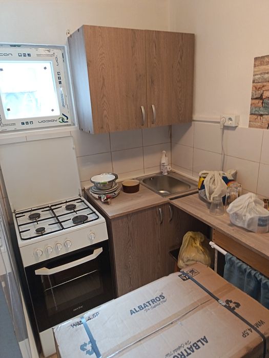 Inchiriez camera la curte