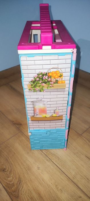 Продам дом складной для кукол формате Барби