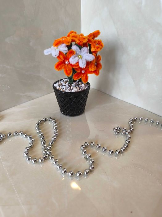 Ръчно изработени цветя и букети за всеки вкус.