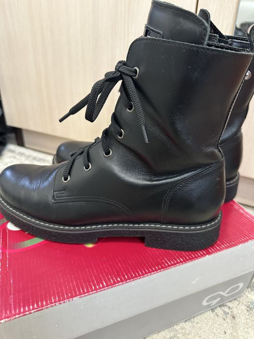 Продам демисезонные ботинки.