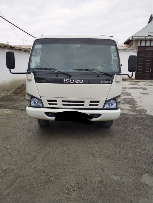 ISUZU Hamma narsalari yaxshi holatda  yili 2015