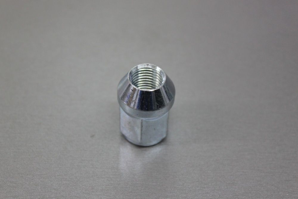 Гайки за джанти Chrysler 300 C