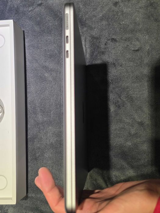 КАТО НОВ 256GB Apple MacBook Air 13.6'' M3 / 16GB Гаранция Зора 2027г.