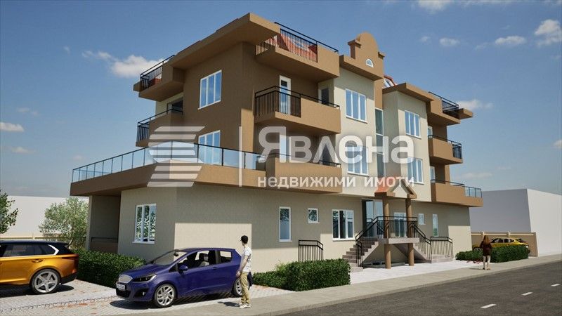 „Предлагаме за продажба просторен тристаен апартам