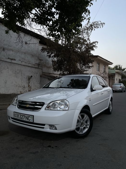 Lasetti  1.8 3 pazitsa Avtomat