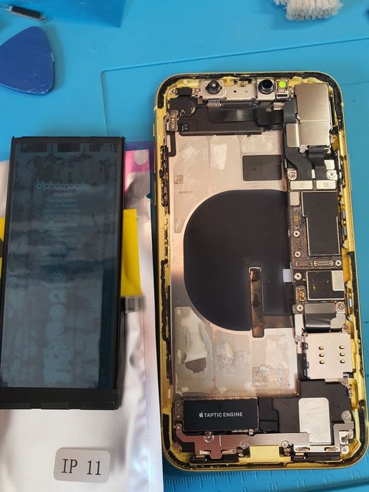 Iphone 11  64 gb с нова батерия