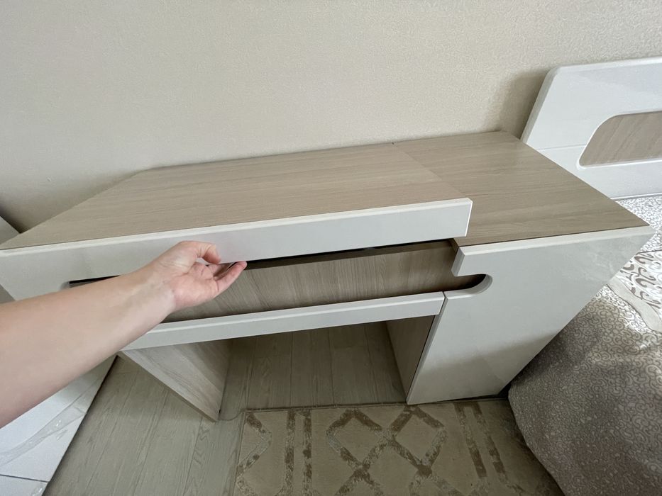 Продам спальный гарнитур