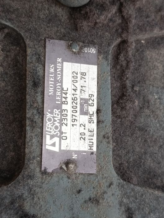 Матор редуктор сотилади