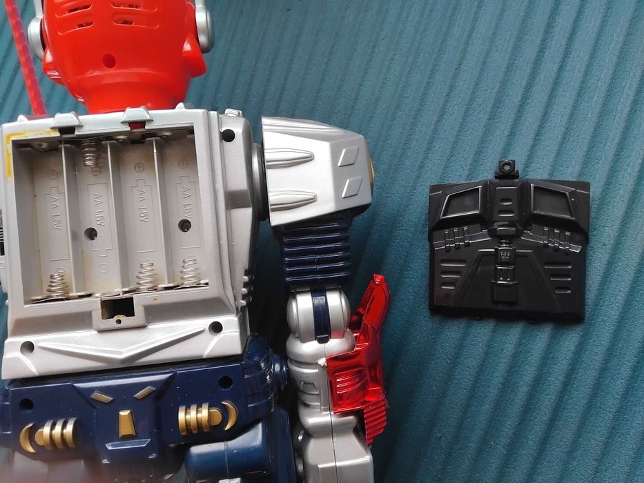 Justice Fighter - голяма играчка Робот Боец + кутия