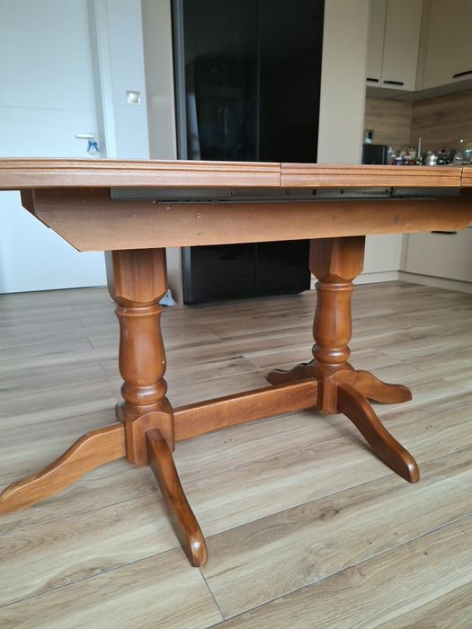 Трапезна дървена маса