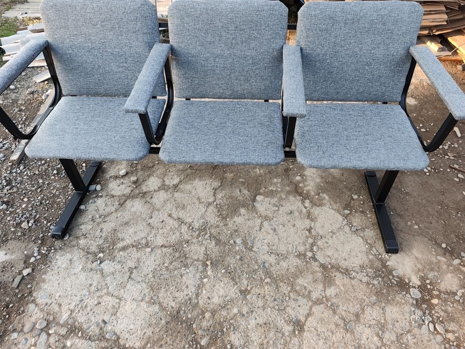 Uch kishilik stul kutish zallari uchun Трехместные секционные стулья