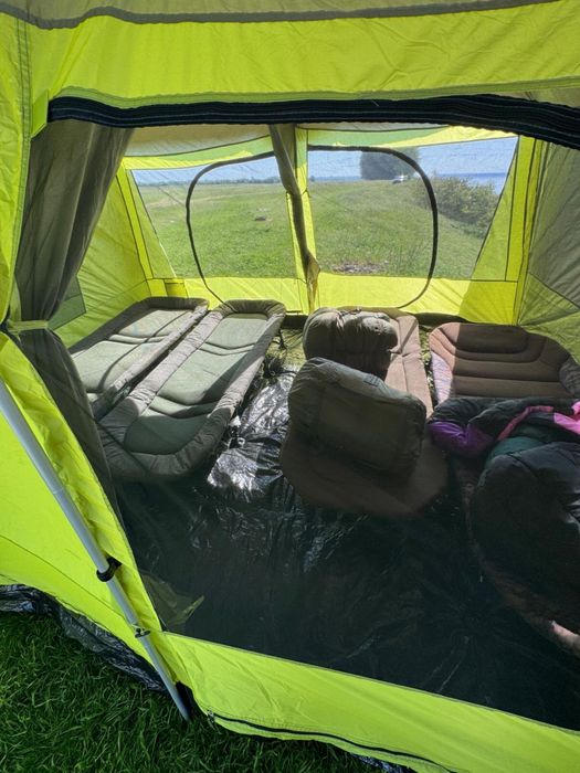 Vand cort, sirocou, masa cu doua banci cu husa