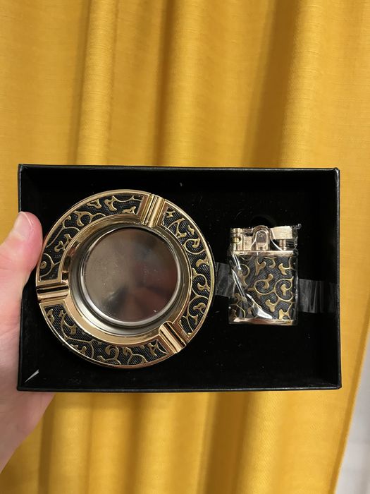 Set cadou elegant, 2 piese: scrumiera si bricheta