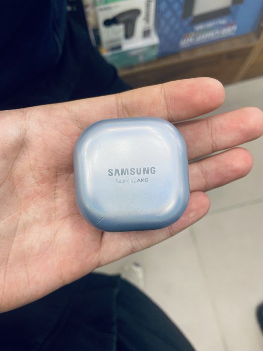 Айфон 11 и Galaxy Buds prо