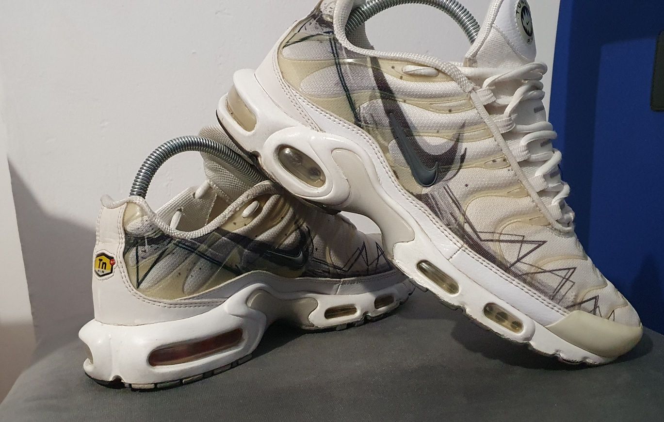 Air max plus se shark deals