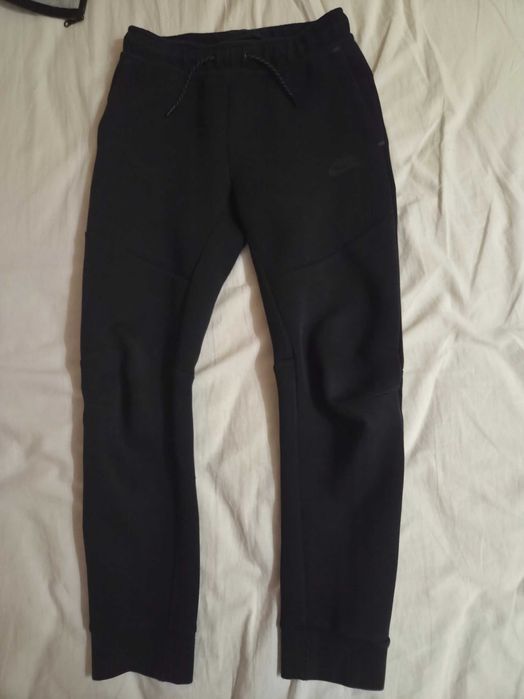 Продавам nike tech fleece