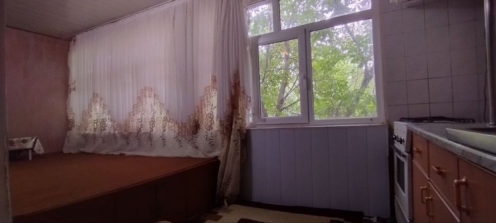 Gazalkent sh. Mustaqillik 38 dom 50 uy. 3 xonali 3 etaj