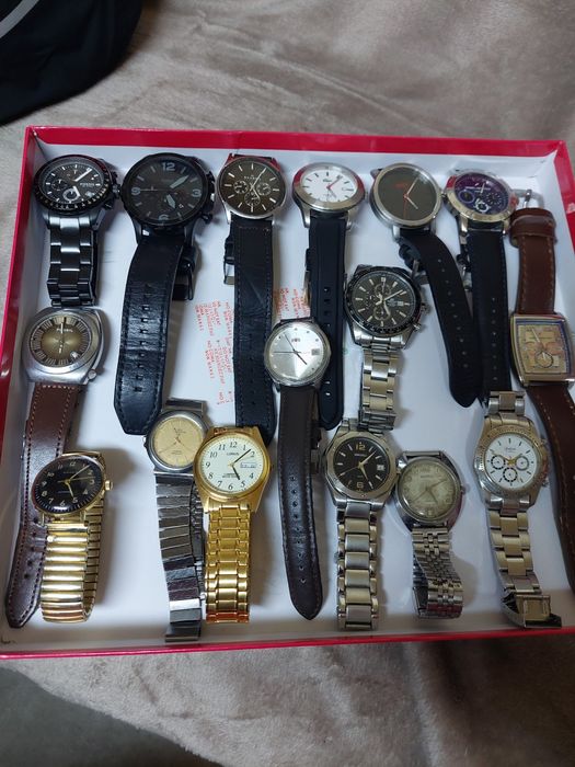 Vand ceasuri diferite .