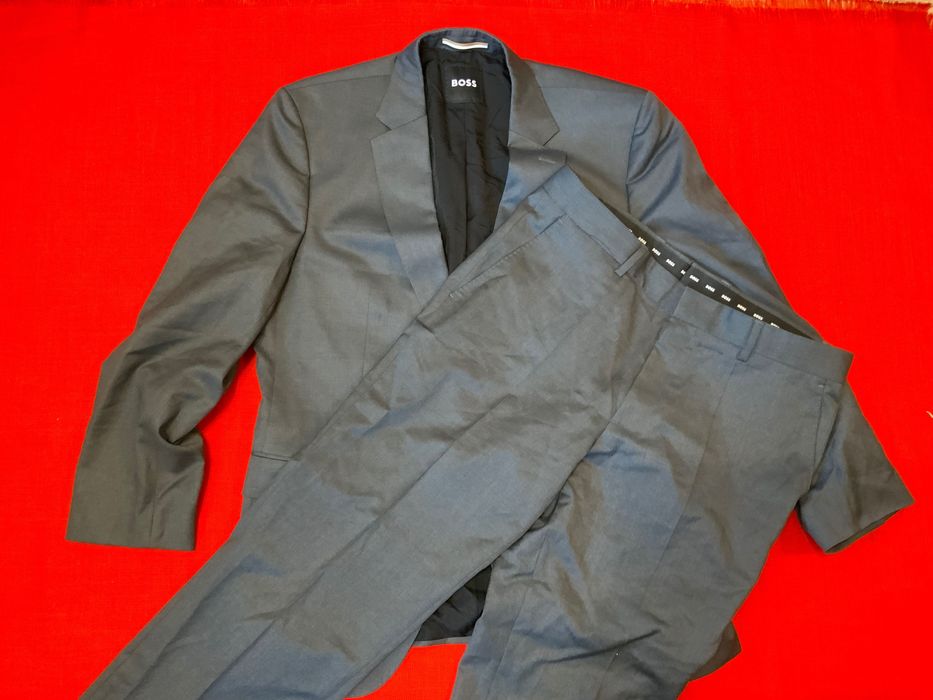 Hugo Boss-оригинален костюм 32 размер панталон и 50л сако