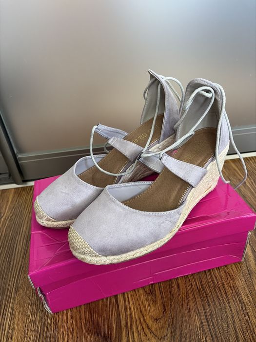 Женские босоножки